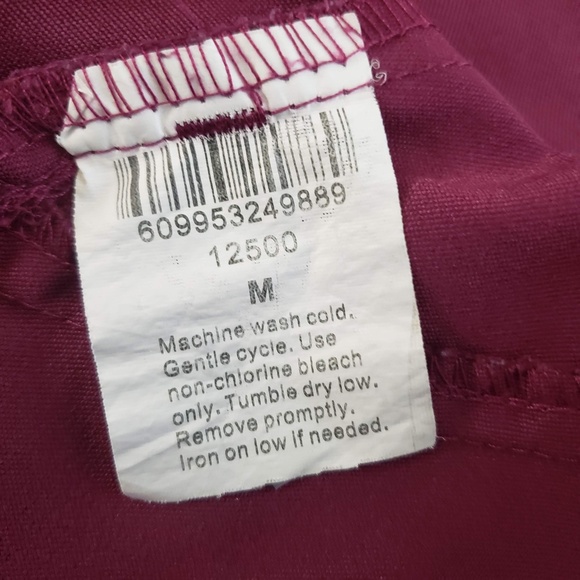 White Swan Gear Notched Neckline Curved Pocket Berry Scrub Top - Women's Medium - Picture 7 of 8